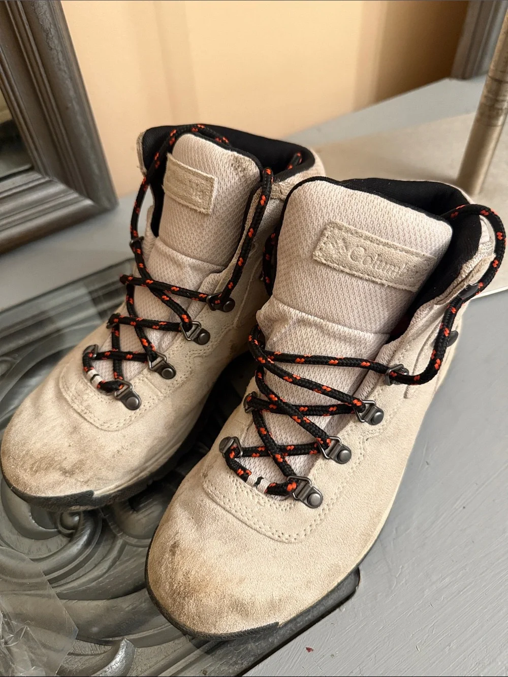 Columbia 8.5 Newton Ridge Plus Waterproof Cloud Grey Black Hiking Boot Red Laces
